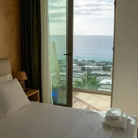 Palm Side Drymades Apartmán *